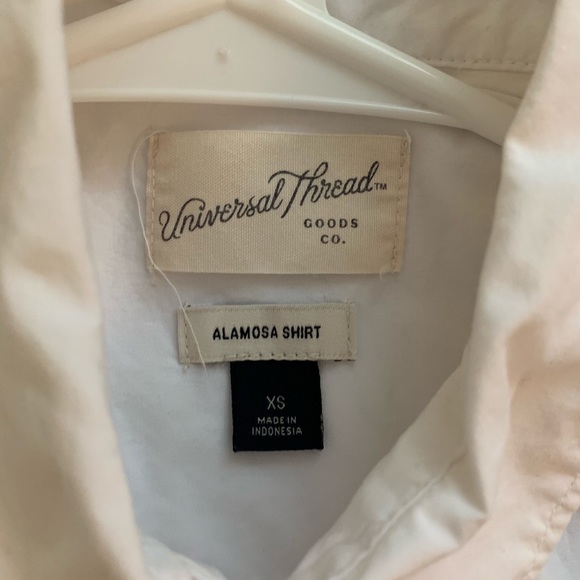 Simple white button ups - Picture 2 of 4